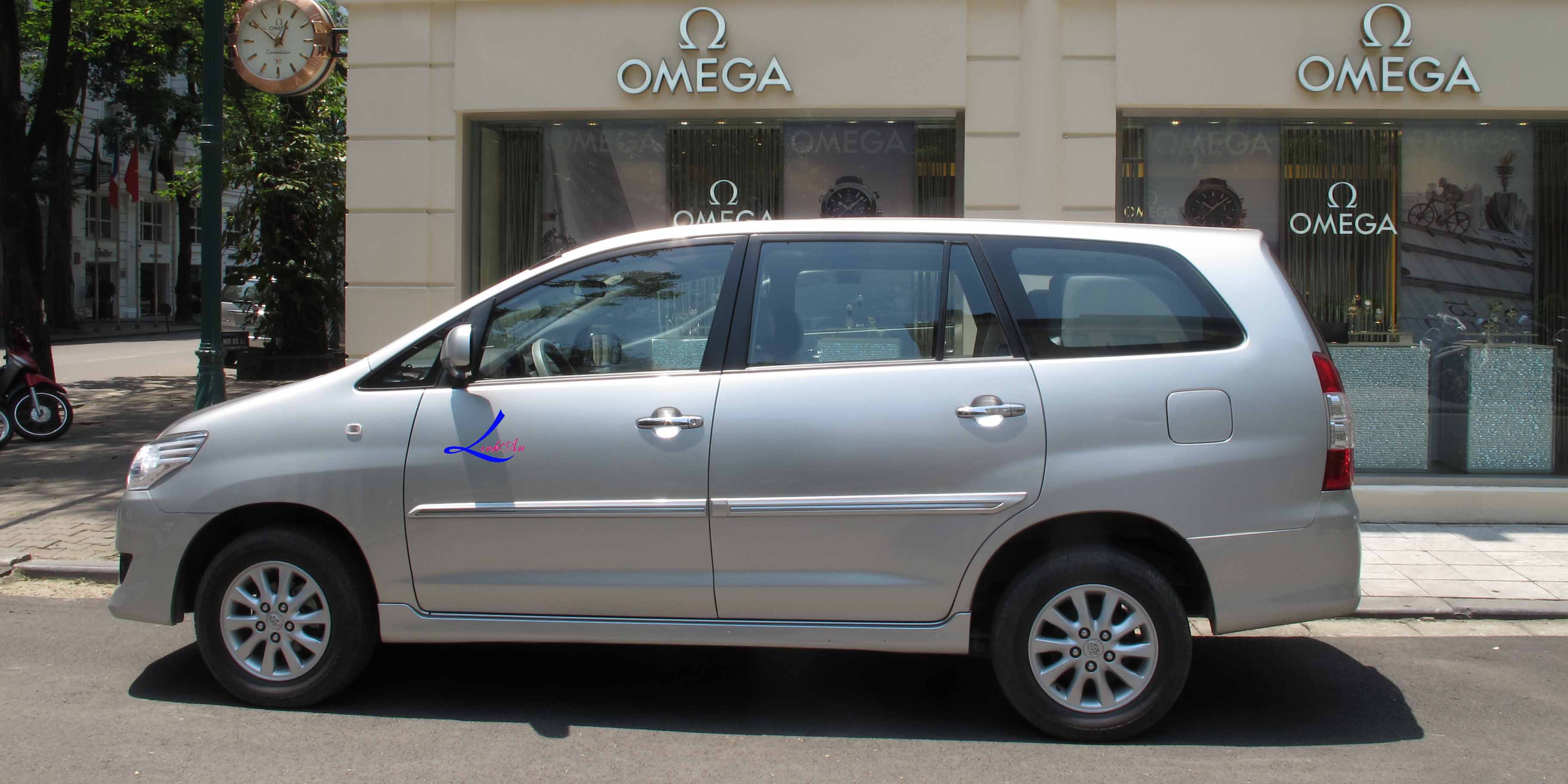 Xe 7 chỗ Toyota Innova