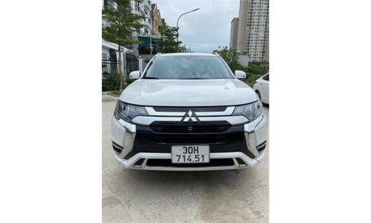 Xe 7 chỗ Mitsubishi Outlander